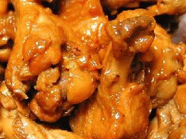 鶏手羽元のニンニク煮込み